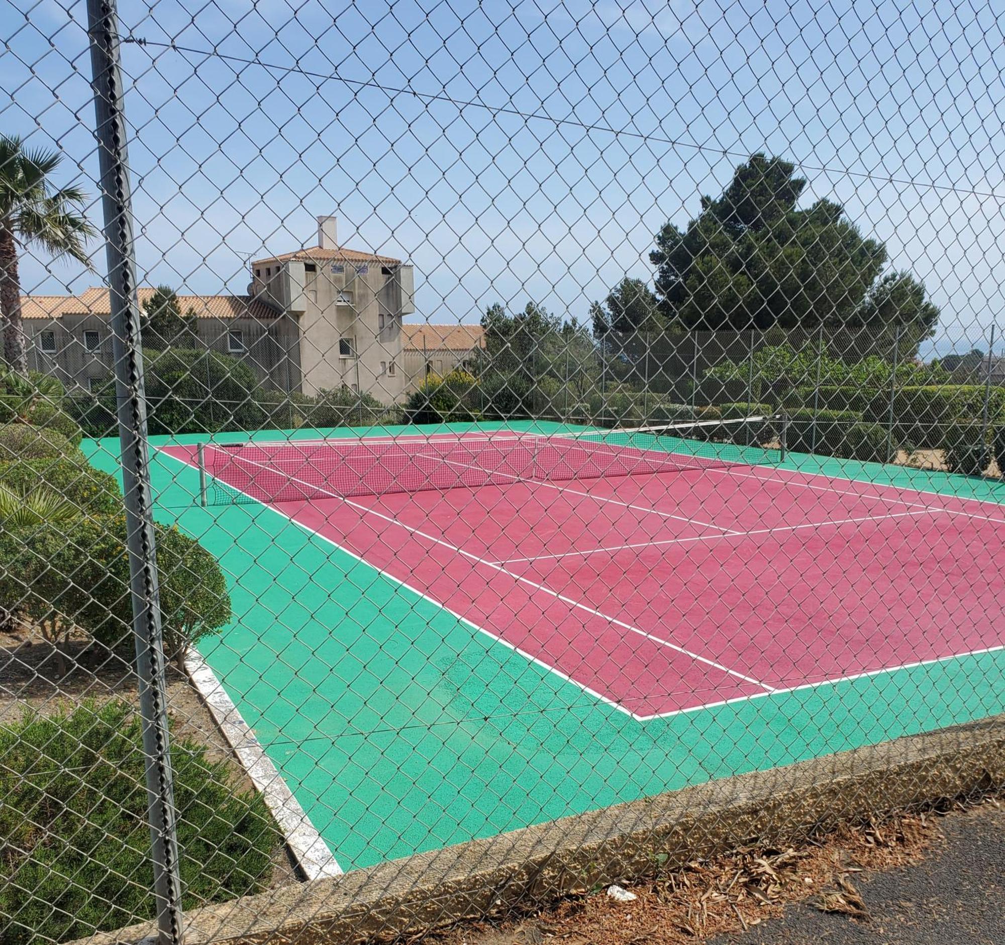Appt 2 Ou 4 Personnes Avec Piscine, Tennis Et Parking Prive Fleury  Kültér fotó